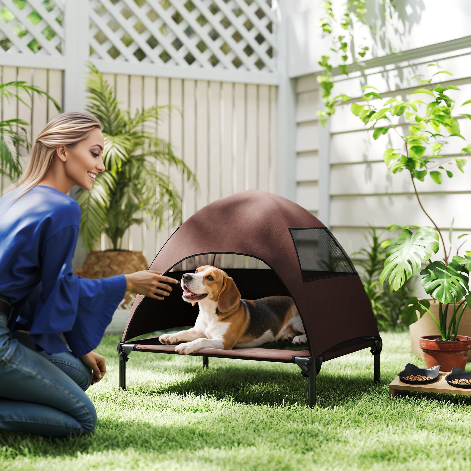 Udendørs hundeseng med tag, hævet hundeseng til mellemstore hunde, kølende kæledyrsseng med vaskbar metalramme og bæretaske, kæledyrsseng til udendørs camping, 76x61x71cm, kaffe